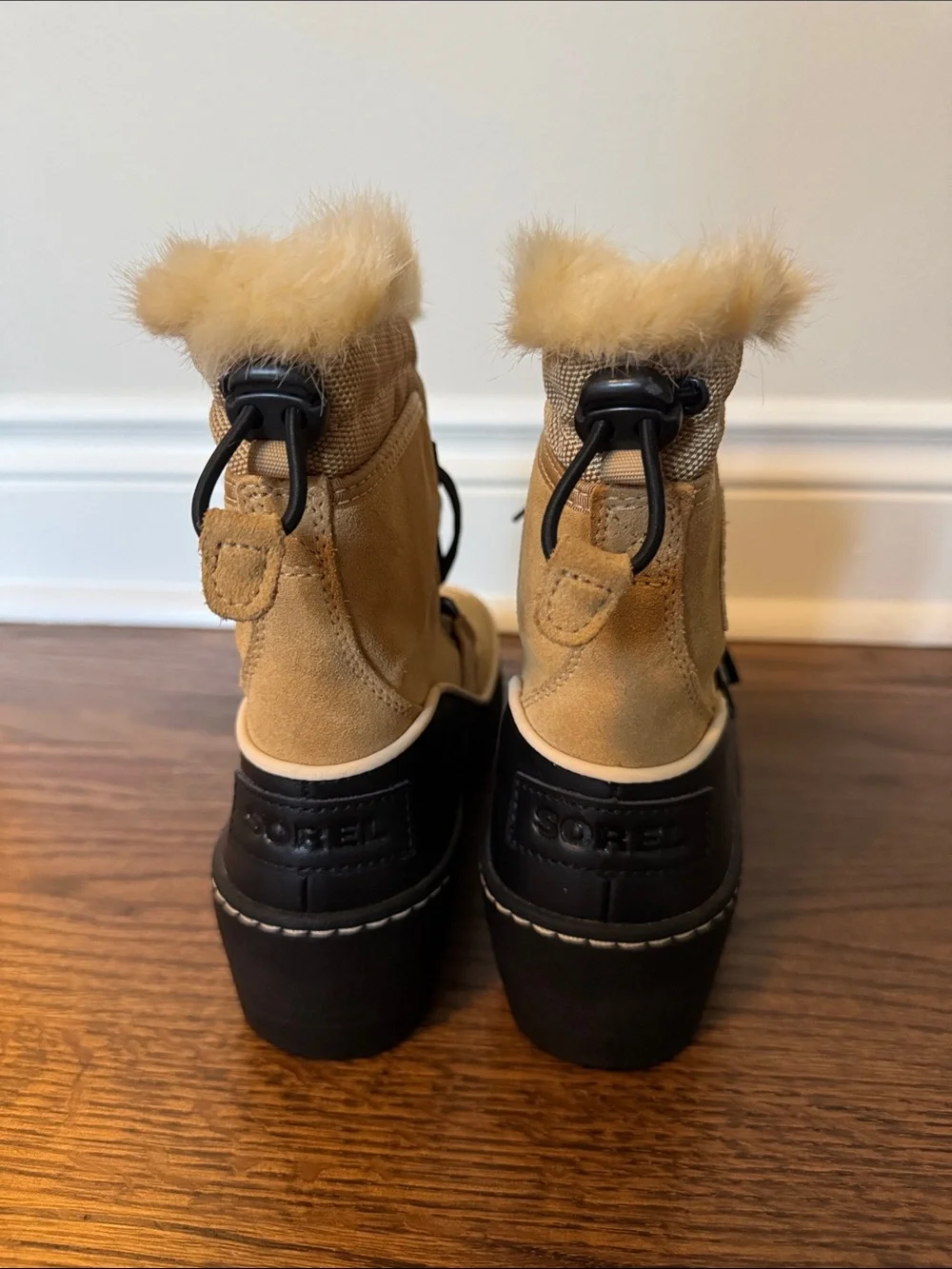 Sorel Women's Tan and Black Faux-Fur Winter Lace-Up Boots